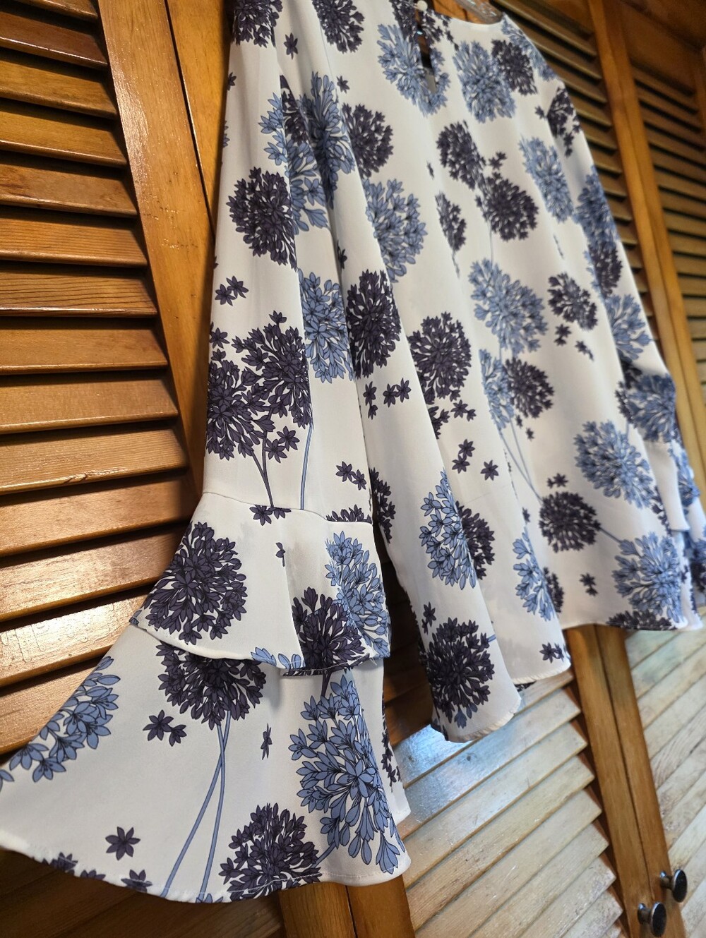 A.N.A. A New Approach White/Blue Hydrangea Bell Tiered Sleeves Blouse Size XL - Picture 5 of 16